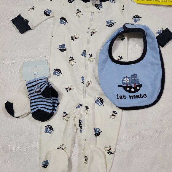 Gymboree Tiny Pirates NWT 0-3 month sleeper & socks, Used Bib. Mixed Bin Z34 - Picture 7 of 7